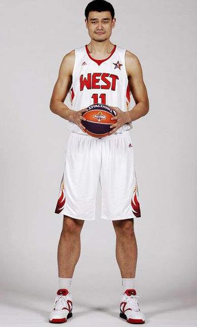 火箭末节爆发连扳三分险胜国王（火箭末节发力连中三分惊险击退国王）