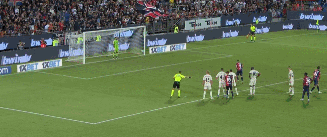 诺伊尔：没考虑重返德国队，希望活在当下和拜仁一起奋斗（诺伊尔：不考虑回归国家队，专注当下，与拜仁并肩作战）