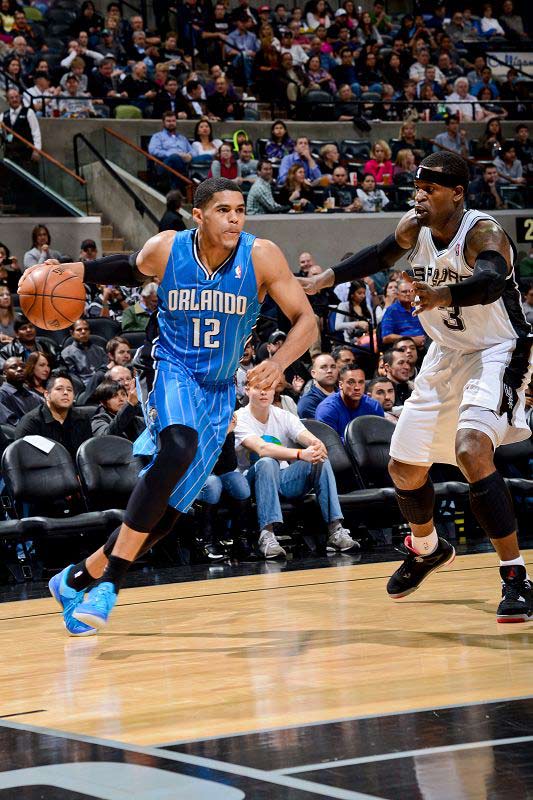 中足联俱乐部财务约定：若签阴阳合同俱乐部将降级，球员禁赛两年（中足联财务新规：签订阴阳合同俱乐部将被降级，涉事球员禁赛两年）