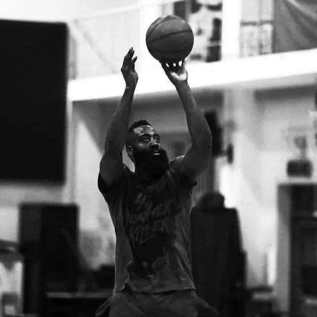 2025-26橄榄球挑战杯R1酋长战胜猎豹（橄榄球挑战杯2025-26赛季首轮：酋长击败猎豹）