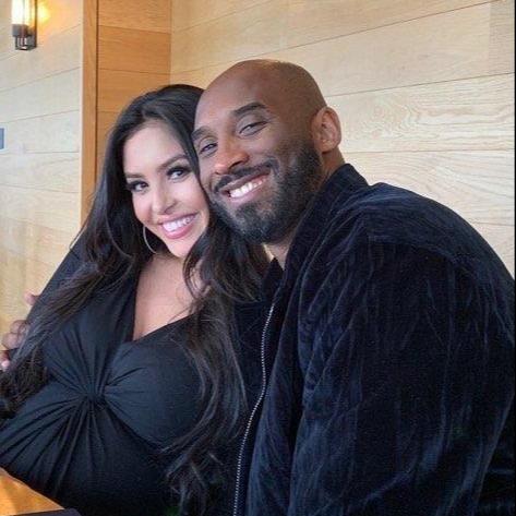 达成巴萨一线队百场里程碑，费尔明获赠纪念球衣（费尔明达成巴萨一线队第100场，获赠纪念球衣）