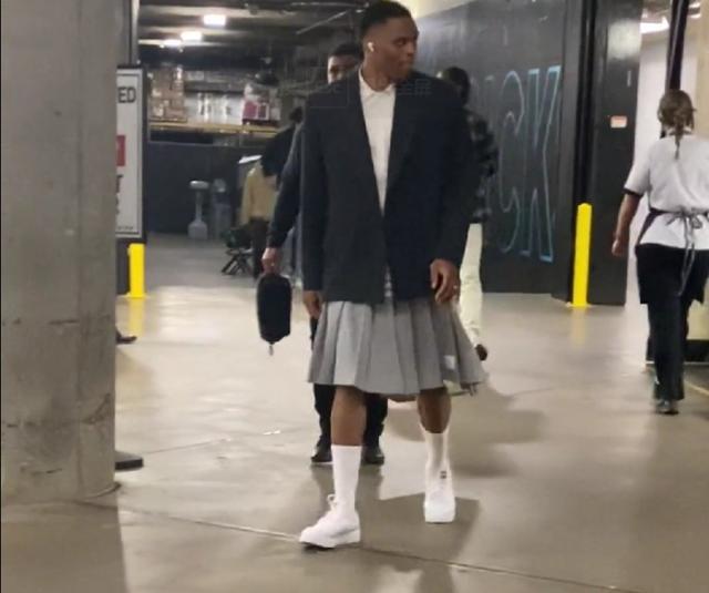 罗哥功劳薄仅差这么一项荣誉就大圆满，所以说的没任何问题（罗哥功勋卓著，只欠这一荣誉便臻圆满，此言并无不当）