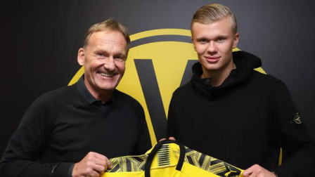 B席：上赛季的表现并不如愿，新赛季我们想提升自己争夺奖杯（B席：上季未尽如人意，新季力求提升冲击冠军）