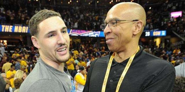 世体：巴萨已提交1B许可所需文件，预计对阿拉维斯时回诺坎普（世体：巴萨已递交1B许可文件，战阿拉维斯有望重返诺坎普）