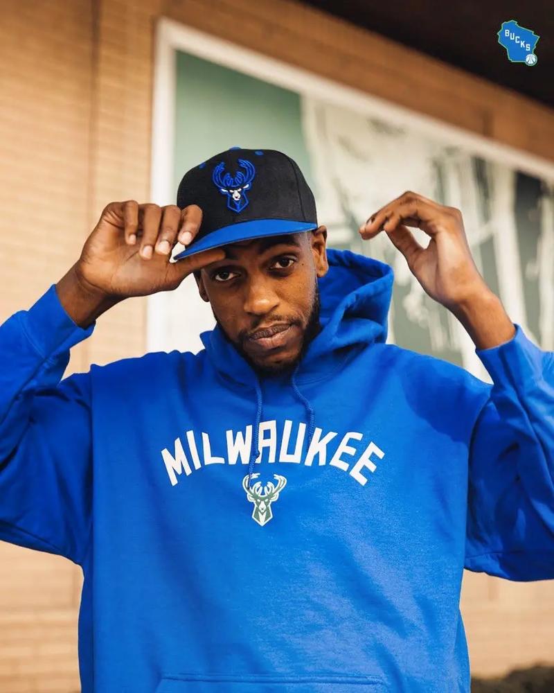 邓涵文因经济保障和新东家前景决定离开武汉三镇，加盟云南玉昆，成为球队核心球员。（因经济保障与前景考量，邓涵文告别武汉三镇，加盟云南玉昆担纲球队核心）